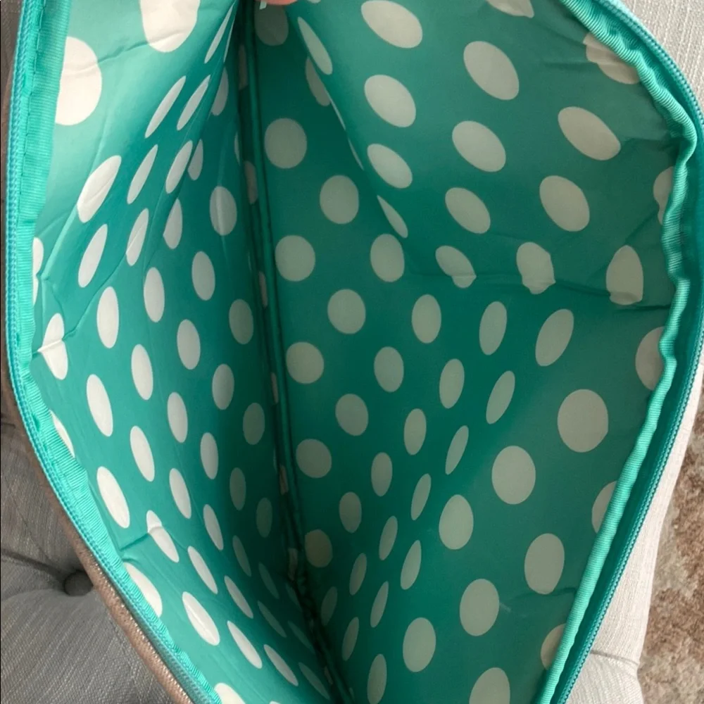 Chevron Patterned Laptop/Tablet Sleeve in great condition.